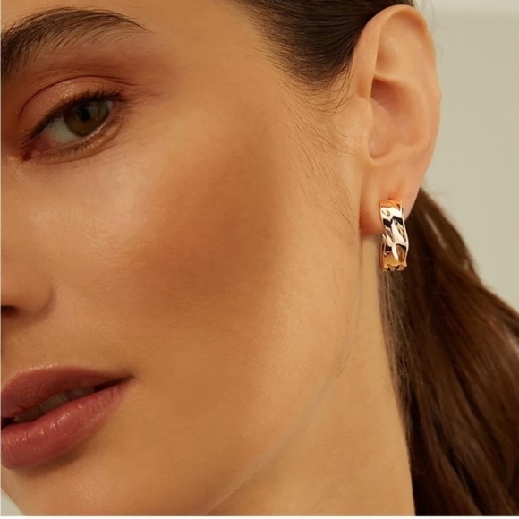 GOLD 14k Gold Plated Textured Cuff Hoop Earrings - Picture 3 of 3